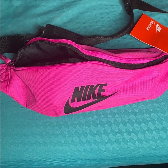 hot pink nike fanny pack